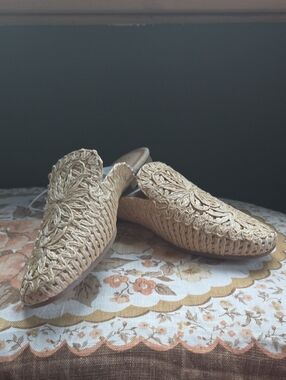 Womens Greta Flat Slip-On Mules in Natural